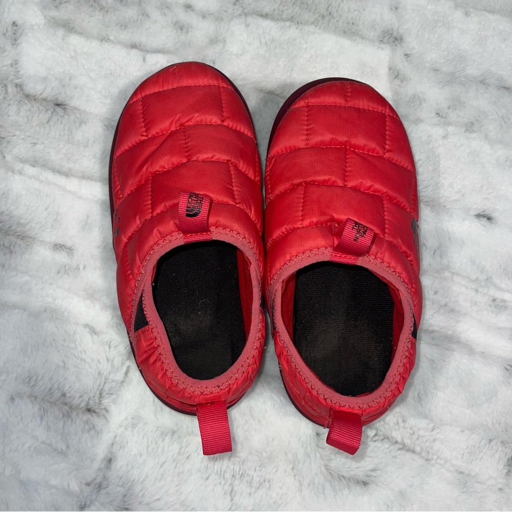 The North Face Kids Red Quilted Slippers with rubber sole - Picture 4 of 6